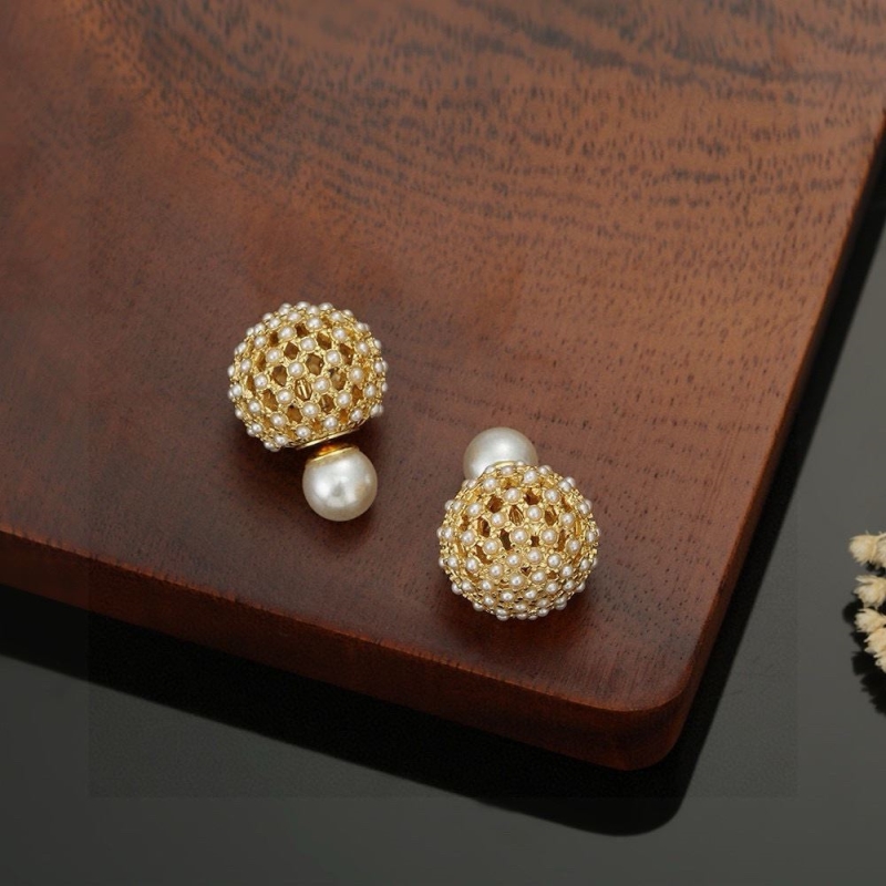 chr1st1an D10r earrings